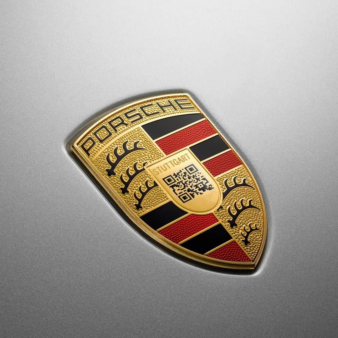 Porscheさんのインスタグラム写真 - (PorscheInstagram)「Porsche takes the next step into digitalization with the new QR Code Logo. It will replace the original Porsche Crest that was created in 1952 and will be first introduced with the Taycan. The move shows that we are not only leading the way into the digital age, but we are also disrupting ourselves. Let us know how much you love our new cutting-edge QREST logo! Further information: www.porsche.com/qrest #NewPorscheLogo #PorscheQREST #PorscheInnovations #PorscheWorld」4月1日 20時48分 - porsche