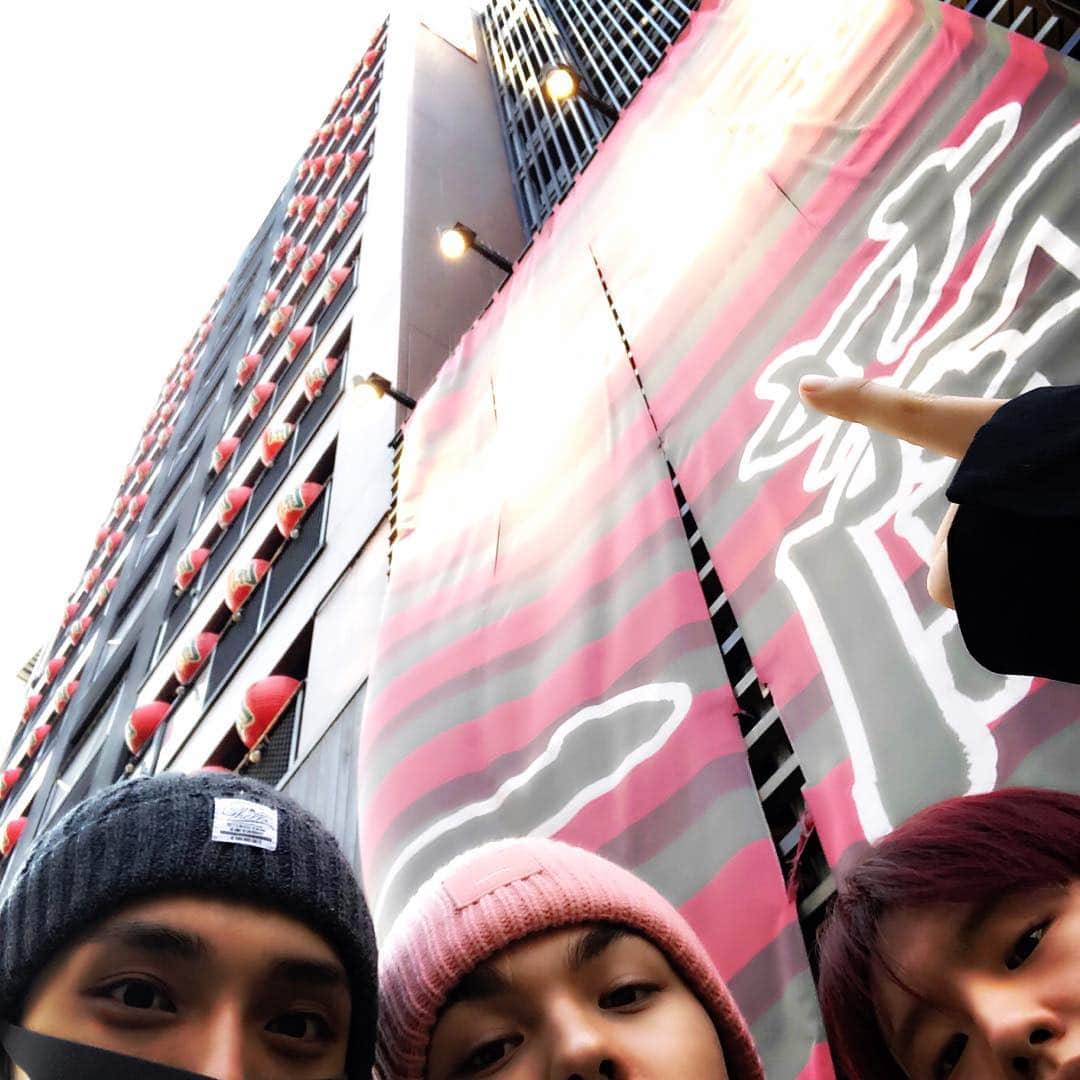 VERNONのインスタグラム：「感激」