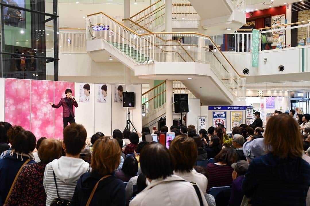 のインスタグラム：「今日は「アリオ深谷」さん＆「ミュージックショップダン」さんにて、新曲キャンペーン！今日も駆けつけて下さった皆様、本当に感謝です🙇‍♂️ありがとうございました！ #アリオ深谷 #ミュージックショップダン #新曲キャンペーン #感謝 #茜色の恋 #中澤卓也」