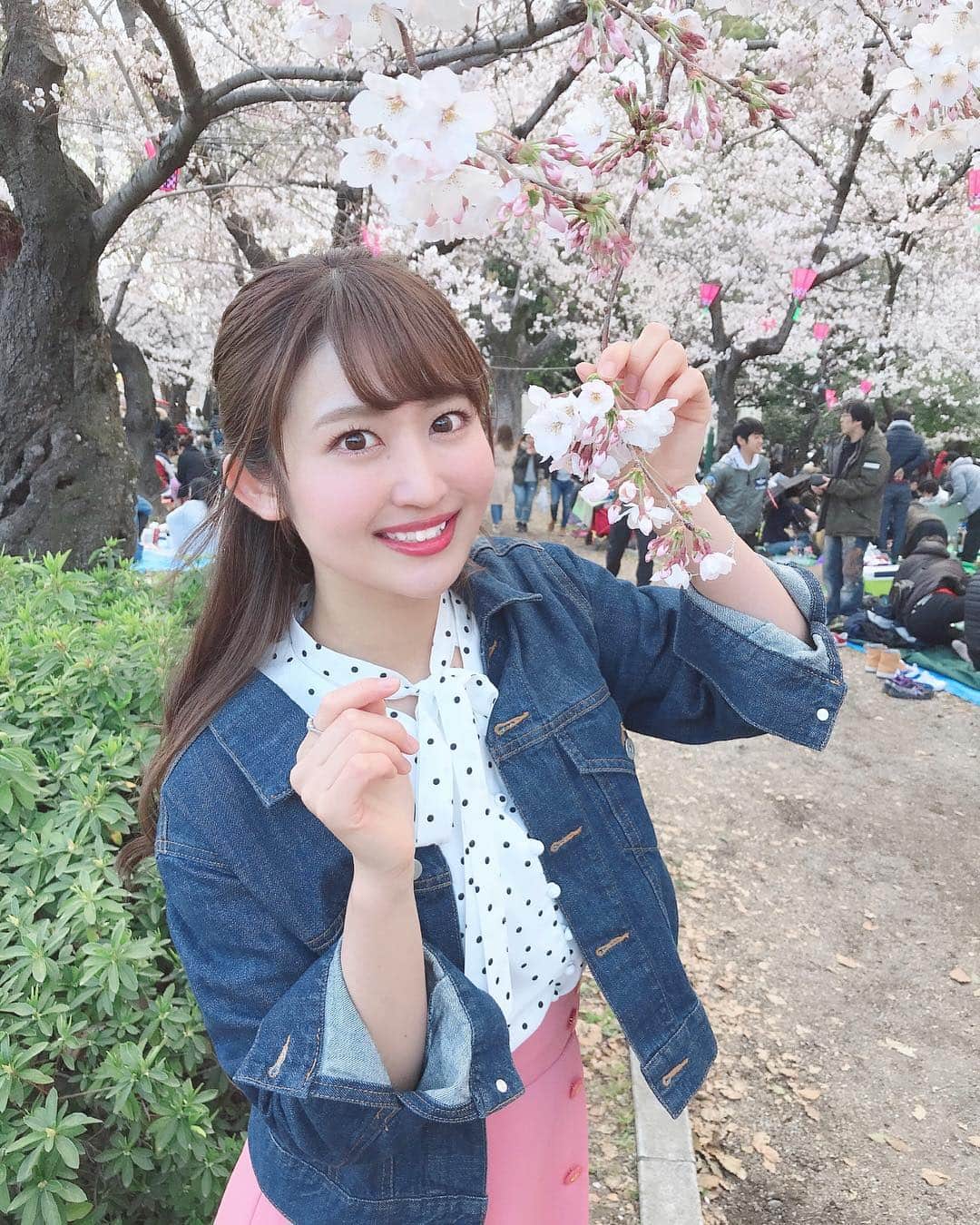 のインスタグラム：「♡ . 新元号｢令和｣が発表されましたね🌷✨ 元号が変わる瞬間を経験するのは初めてで すごくドキドキしました！！ . . そして本日4月1日でdela結成7周年を 迎えることが出来ました😢💕💕 関わって下さる全ての皆様、 本当にありがとうございます！！ . メンバーともファンの方とも 沢山の出会いと別れ、経験があって 今のdelaがあります。 . 初心、感謝の気持ちを忘れずに 8年目も頑張りますので、 これからも宜しくお願い致します！！ . . お花見あと一回行きたい😢🌸 . #dela #idol #nagoya #anniversary #thankyou #cherryblossom #sakura #tsurumapark #apuweiserriche #rirandture #ootd #coordinate #fashion #instagood #instagramjapan #japanesegirl #girls #令和 #新元号 #平成最後 #デラ #7周年 #ありがとう #新年度 #新年度スタート #お花見 #花見 #桜 #さくら #鶴舞公園」