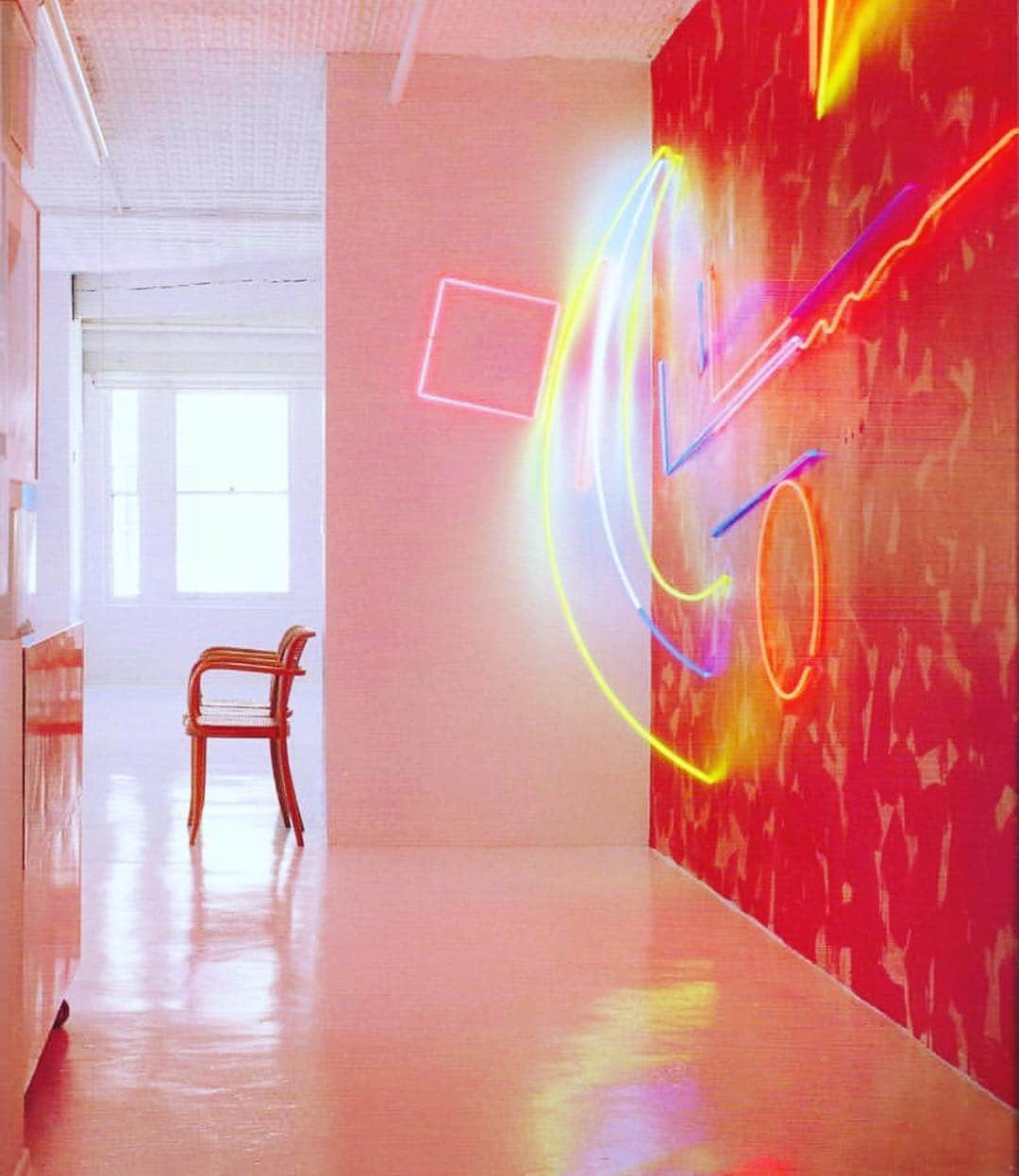 サーフバザーのインスタグラム：「Working on spaces #bazaarshop & #surfbazaar readying for the summer #80’s #inspired #neon #color . #surflodge #montauk」