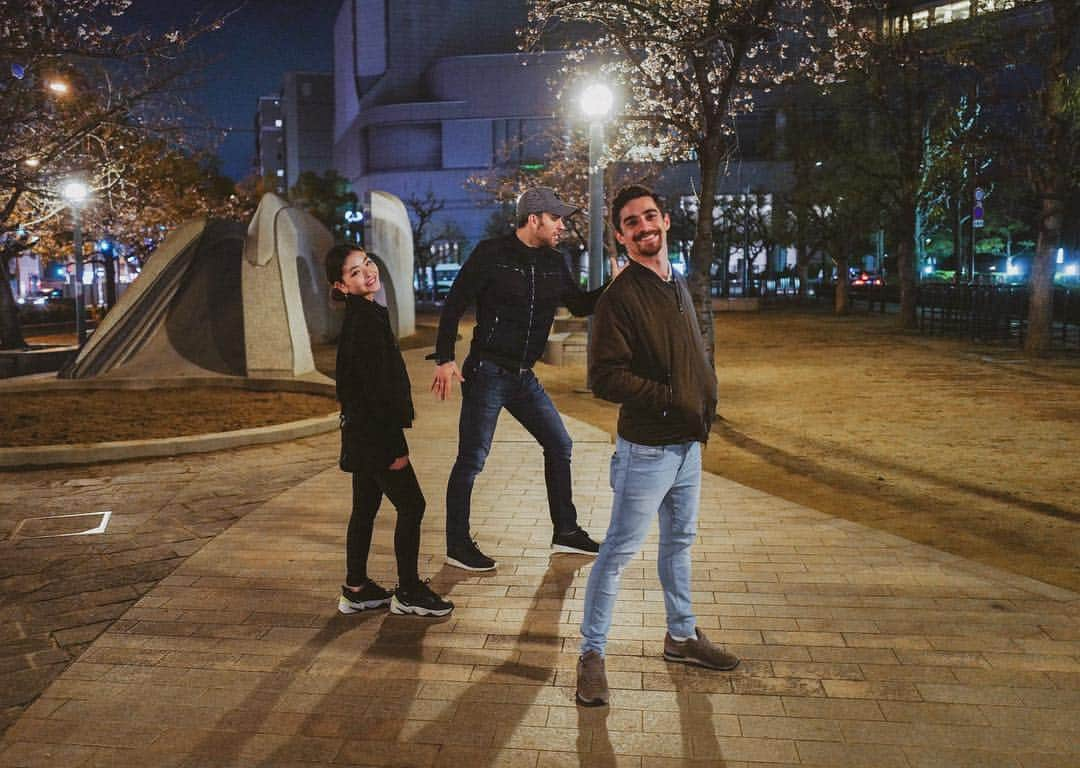 アレックス・シブタニさんのインスタグラム写真 - (アレックス・シブタニInstagram)「Last night in Osaka. @maiashibutani @ericradford85 @javierfernandezskater 🍜🍤🎤🎶 #SOIJapan 📸: @alexshibutani / @shotsbyshibs」4月1日 21時07分 - shibsibs