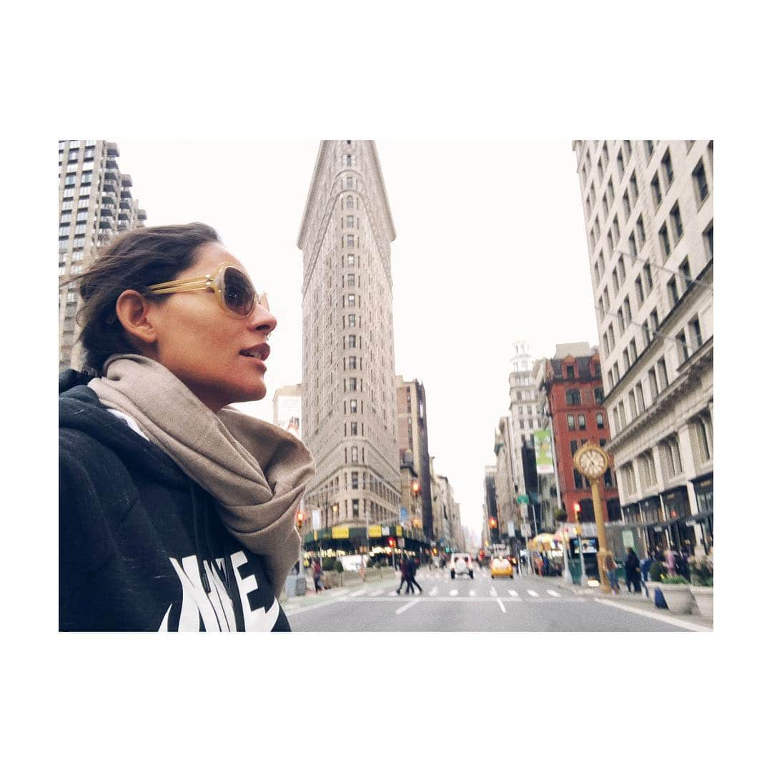 エマニュエラ・デ・パウラさんのインスタグラム写真 - (エマニュエラ・デ・パウラInstagram)「NYC on a Monday morning ✨ NYC em plena Segunda feira.」4月1日 21時12分 - emanueladepaula