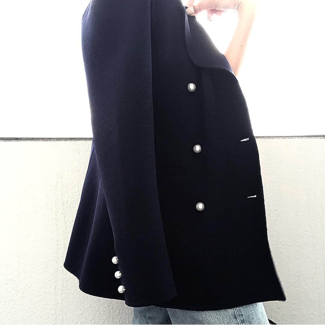 Michikoさんのインスタグラム写真 - (MichikoInstagram)「_______ PEARLS🖤✔️ . メンズライクな服と小物類に @coomb_official のパールボタンジャケットをプラス。 . 少しだけ女性らしく❤︎ . . #outfit #throwback .」4月1日 21時14分 - michiko.jp
