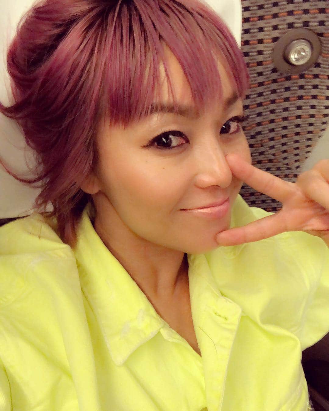 Nazukiのインスタグラム：「4/1  令和🌸  新元号が発表された日に、名古屋ダンホリ✨✨✨✨ 約1ヵ月の毎週土日にリハで、みんなほんとによく頑張ってた👍👍👍 最高に最強によかった👏🏻👏🏻👏🏻👏🏻 Nazkidz⭐️初のヒールナンバー👠も‼️ 盛り上がってたし、毎回が楽しすぎたから、ほんとに終わってしまったのが寂しい😭😭😭 みんなほんとにありがとう😊  名古屋でたくさんレッスンできて、ナンバーもできて、ほんと感謝ですわ🙏  @danceholictko  ありがとう😊 初名古屋、おめでとう㊗️ 2作品は大変だったけど、やって、ほんとによかった😊  今日でダンスイベント全て終わったー😆  余韻浸りながら東京帰ってます🚄  Nazuki fam LOVE❤️ また、ビデオ写真アップしまーす⤴️ #dance #danceholic #nagoya #coreography #tokyo #nazuki #heal #nazkidz #新年度 #令和 #平成最後」