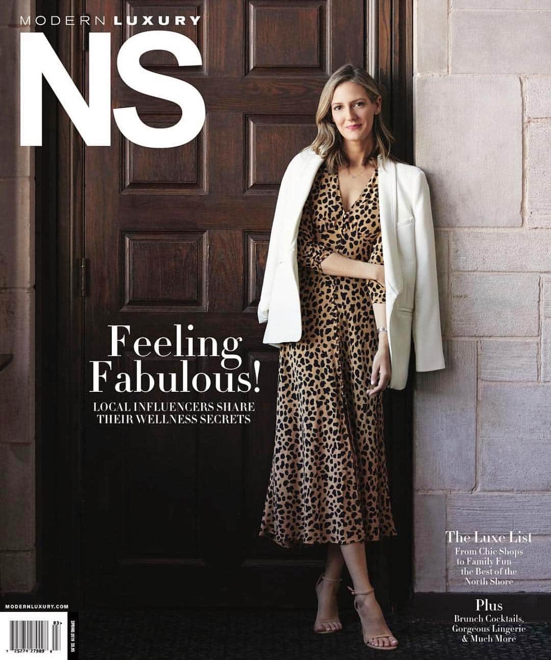 Anna Jane Wisniewskiさんのインスタグラム写真 - (Anna Jane WisniewskiInstagram)「Not an April Fools’ joke but this was a very pleasant surprise (I knew I was going to be in the magazine but not ON it!). Thank you @nsmodernluxury and @lauranieboerhine for this amazing opportunity! In the issue, I talk about my love for my @sultrabeauty hair wand, @rmsbeauty magic luminzer, and @simplified_superfoods packets. 📸 @kevinpenczak and @michiganshoresclub // dress is @rixo」4月1日 21時16分 - seeannajane