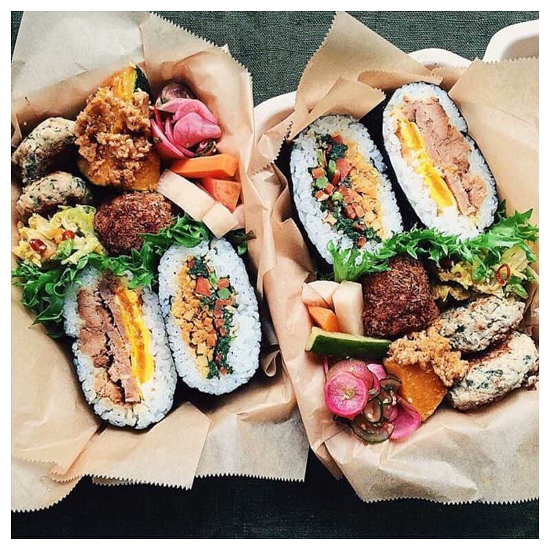 のインスタグラム：「🇫🇷Notre définition du bonheur en ce lundi! 🇬🇧Our definition of happiness on this Monday! #morgan #fashion #outfit #morgandetoi #fashioninspiration #lifestyle #springtime #foodlovers #girlsquad #chicinthecity #sushis #instafood」