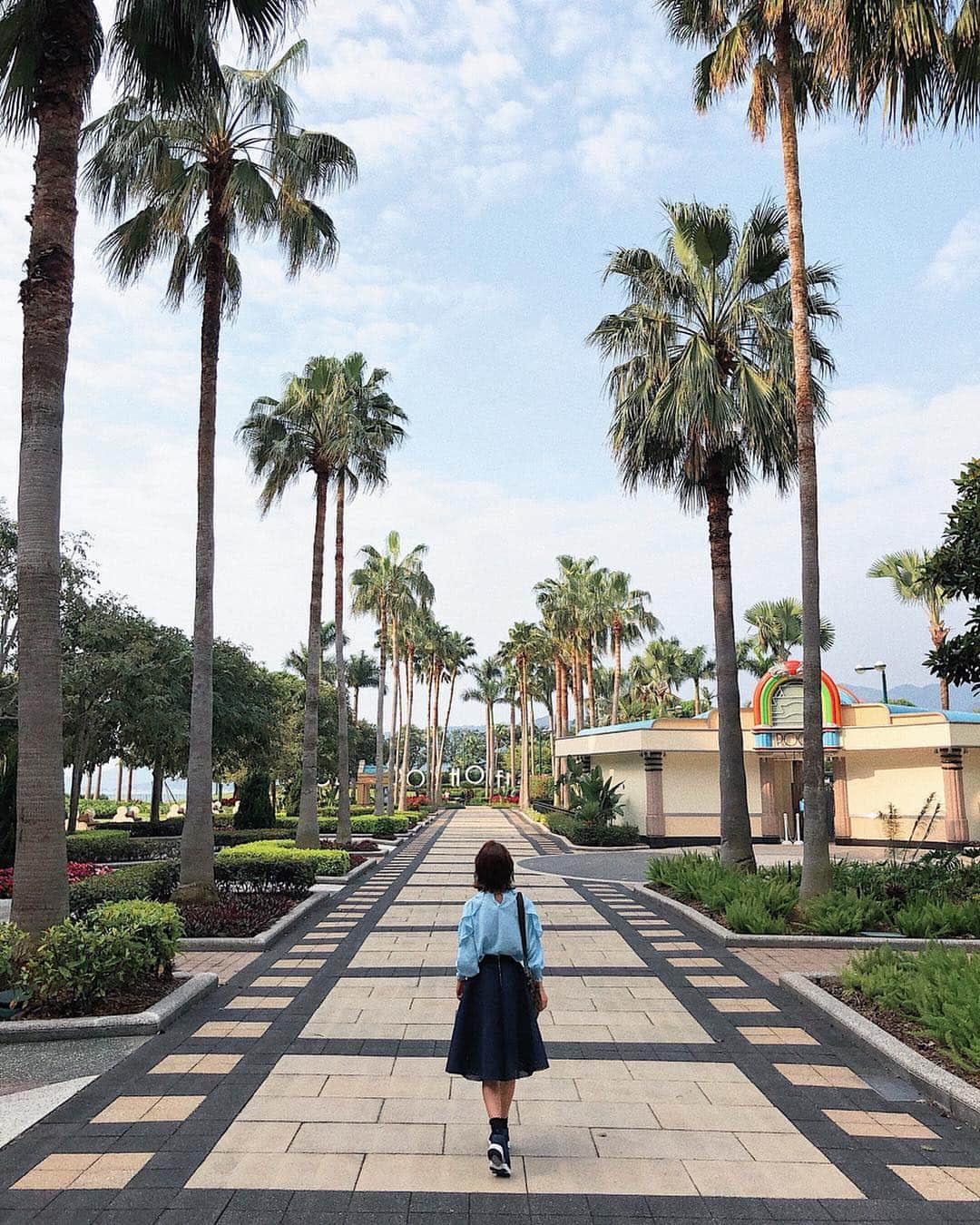 Yuika Matsuさんのインスタグラム写真 - (Yuika MatsuInstagram)「じさグラム♡ . . 新元号 が発表されましたね✨ 《 令和 》 11:30 に発表されると知り、テレビの前で ずっとスタンばってました 笑 . . 平成もあと1ヶ月。 なんだか、やり残した事がないか ソワソワするのは私だけ？ ✨ . . . . . . . . #disneyhollywoodhotelhk #disneyhollywoodhotel  #香港 #hongkong #香港ディズニーランド #香港ディズニー #海外ディズニー #HKDL  #Disney #Disneyland #hongkongDisneyland  #香港迪士尼樂園  #旅行 #香港旅行  #海外  #旅行 #trip #女子旅 #fly_peach #令和.. . . tops & skirt  one-piece  @lefua.closet」4月1日 21時18分 - yuika00802