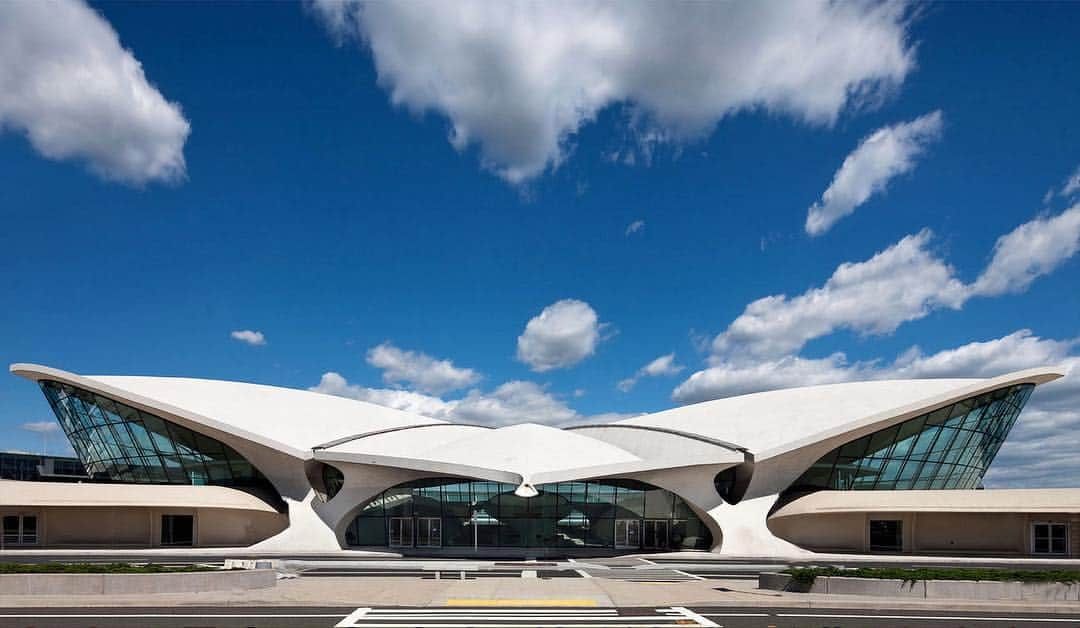 ニコラ・ジェスキエールのインスタグラム：「My next @louisvuitton Cruise show will take place at the iconic TWA Flight Center at New York’s JFK airport on May 8th. #lvcruise #eerosaarinen」