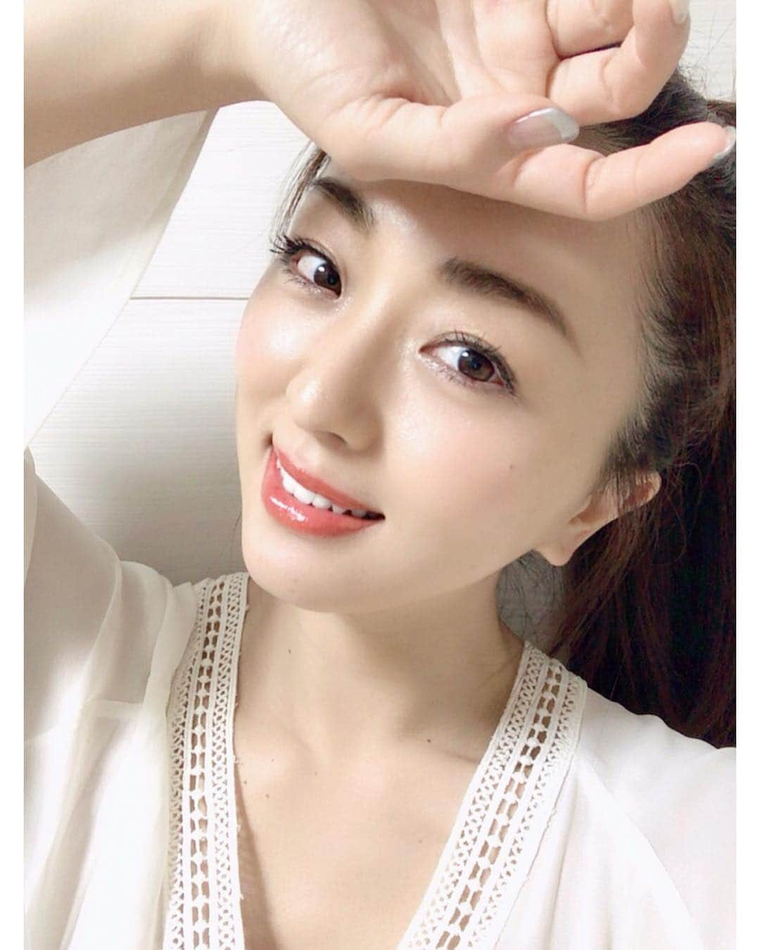 祥子さんのインスタグラム写真 - (祥子Instagram)「🌸 4月に突入〜！！ 私の大好きな4月🌷♥️ 新しい元号も決まり、平成がまもなく終わりを告げる。 : 「おわりとはじまり」 昭和に産まれ、平成で育ち、令和という時代でこれからを過ごす。 変わりゆく事がある中で、 変わらない自分自身の考えや価値観、 変わらない信念や想いを大切に✨ 日ごろから応援してくださる皆さんと共に、 これからも生きていきたい。と私は思う☺️ : いつも本当に本当にありがとう💐 そして、これからもよろしくお願いします🥰 #いつもありがとう #感謝を込めて  #4月 #4月生まれ #april #おわりとはじまり  #昭和生まれ #平成育ち #これからを生きる  #新元号 #平成最後のカウントダウン」4月1日 21時20分 - sho_ko.0413