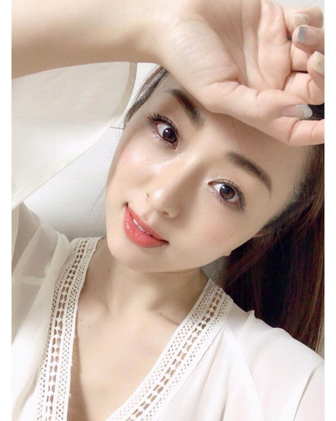 祥子さんのインスタグラム写真 - (祥子Instagram)「🌸 4月に突入〜！！ 私の大好きな4月🌷♥️ 新しい元号も決まり、平成がまもなく終わりを告げる。 : 「おわりとはじまり」 昭和に産まれ、平成で育ち、令和という時代でこれからを過ごす。 変わりゆく事がある中で、 変わらない自分自身の考えや価値観、 変わらない信念や想いを大切に✨ 日ごろから応援してくださる皆さんと共に、 これからも生きていきたい。と私は思う☺️ : いつも本当に本当にありがとう💐 そして、これからもよろしくお願いします🥰 #いつもありがとう #感謝を込めて  #4月 #4月生まれ #april #おわりとはじまり  #昭和生まれ #平成育ち #これからを生きる  #新元号 #平成最後のカウントダウン」4月1日 21時20分 - sho_ko.0413