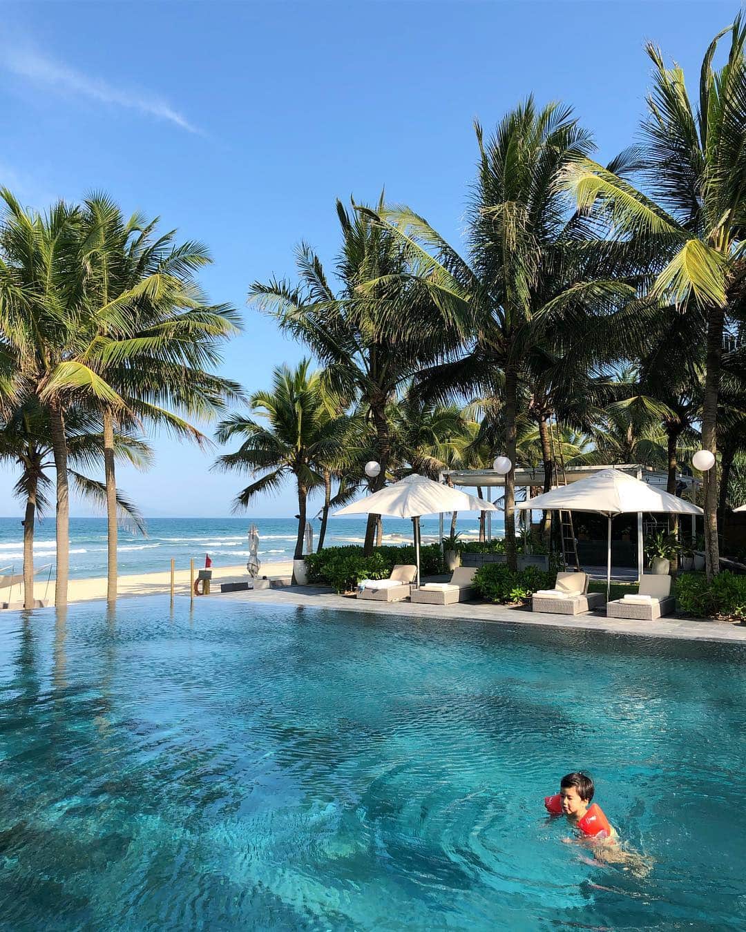 八木早希さんのインスタグラム写真 - (八木早希Instagram)「旅の目的は、休息🌿#danang#vietnam#ダナン#resort#beach#infinitypool」4月1日 21時20分 - sakiyagi