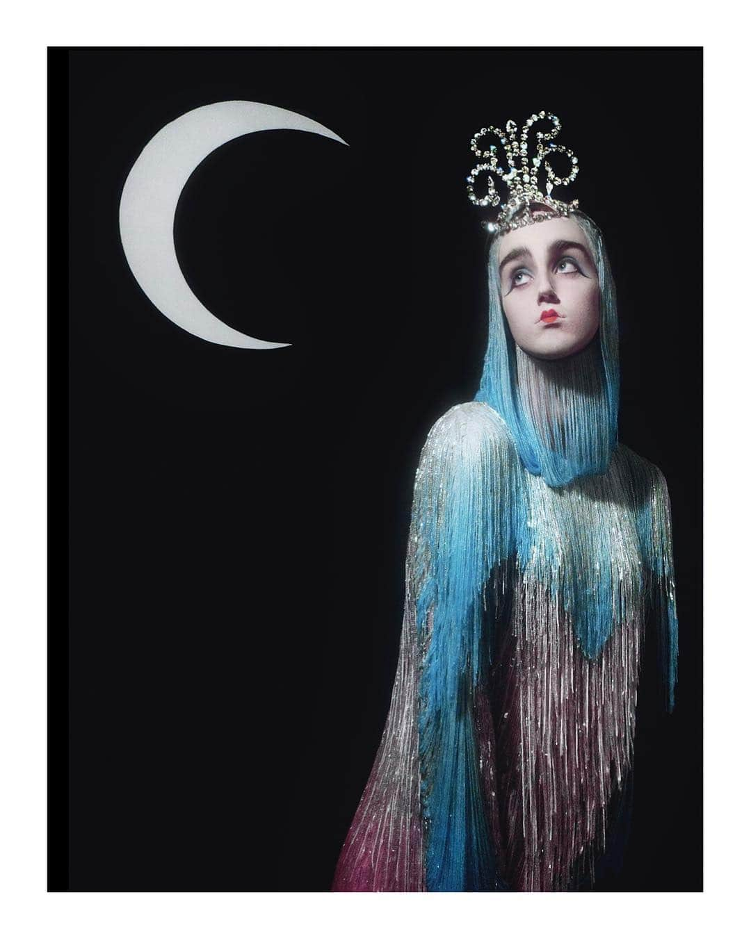 グッチさんのインスタグラム写真 - (グッチInstagram)「Featured in the Spring Summer 2019 issue of @another_man, artist Christopher Smith @mechrissmith visualized mythical characters wearing #GucciSS19 by @alessandro_michele. #AlessandroMichele #GucciEditorials」4月1日 21時23分 - gucci