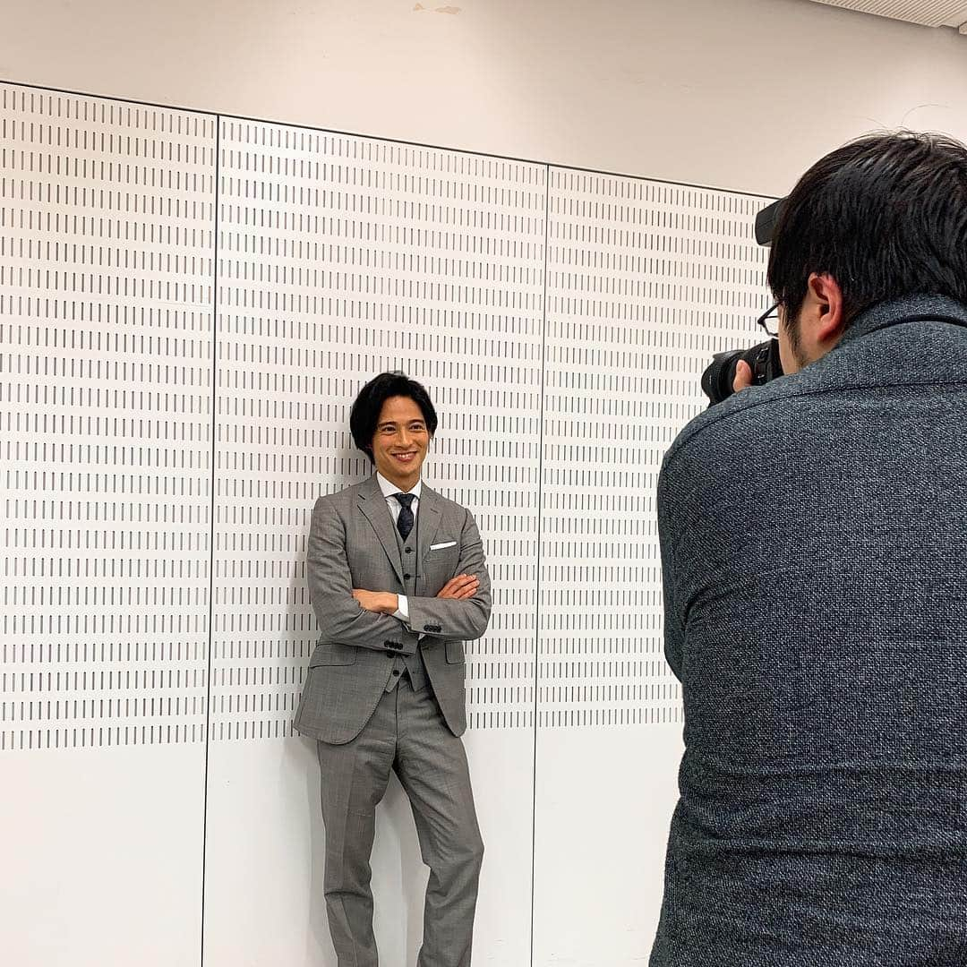 久保裕丈さんのインスタグラム写真 - (久保裕丈Instagram)「テレビ出演の話ばかりで恐縮ですが、、、 4/3の19時から、テレビ朝日系列でクイズタイムショック出させていただきました。タイムショックは本当に疲れるけど、大好きな番組。 今回は、2代目小柳津さんと一対一のガチンコクイズバトルをしてきました！結果はぜひテレビでご覧ください📺 #クイズタイムショック #クイズ #クイズ番組 #テレビ朝日」4月1日 21時24分 - hirotakekubo