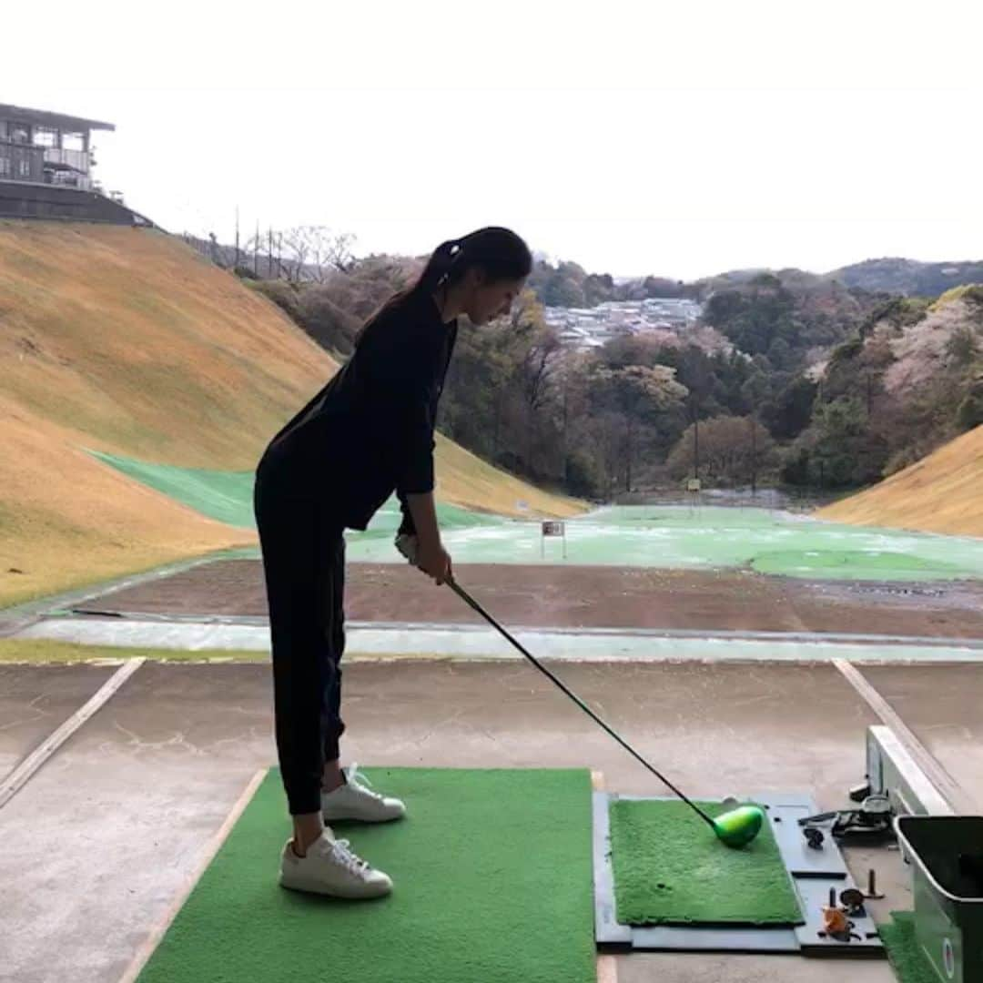 水沢エレナさんのインスタグラム写真 - (水沢エレナInstagram)「. ゴルフデビューしました⛳️ 家族や周りの人達がゴルフをやっていることもあり ずっとやりたいなと思っていましたが、、 遂に始めました！ 目標は「楽しいゴルフ😊」 がんばるぞー！ . #和田ご夫妻と西村プロと一緒に⛳️ . #ひとつひとつ丁寧に #がんばります👊🔥 . #ゴルフ #ゴルフ女子 #デビュー」4月1日 21時32分 - erena_mizusawa_official