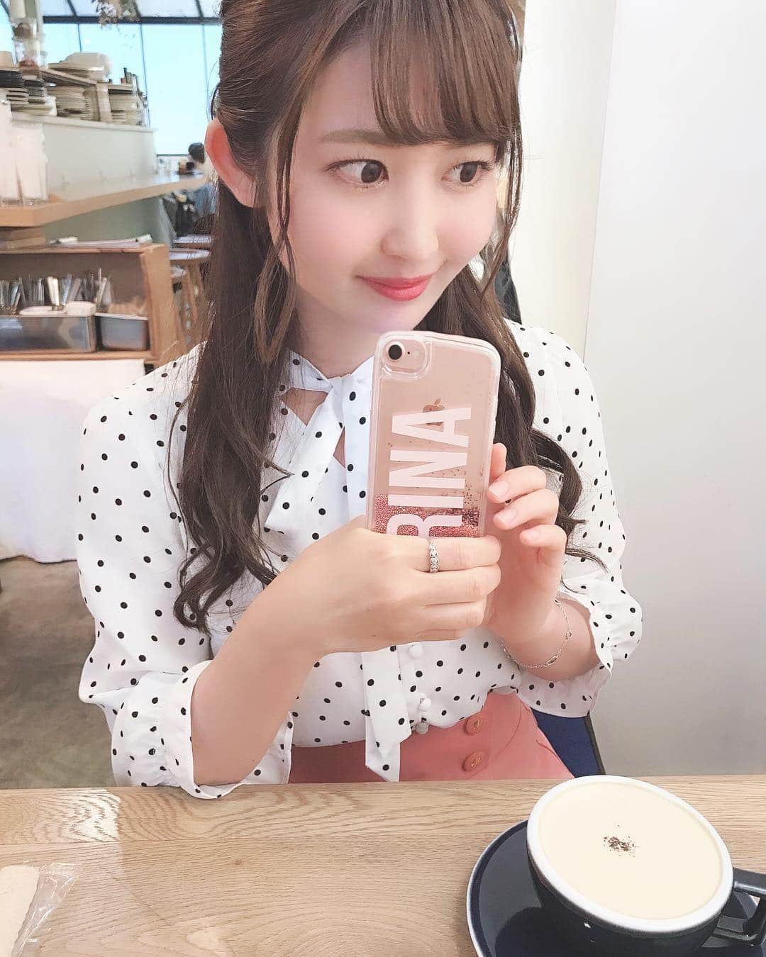 のインスタグラム：「♡ . new スマホケース📱✨ . 名前やイニシャルなど入れたい文字や グリッターのカラーなどを選べて 自分だけのオリジナルケースが 作れました☺️💓💓 . 私はピンクのグリッター、 パステルピンクの文字に👒🌼💕💕 とっても可愛くてお気に入り🌹🌸 . プロモコード：15RINA こちらのコードで今日から2週間、 15%オフになるみたいなので、 気になった方はぜひ チェックしてみて下さい😊❤️ . @casetify_jp @casetify . #casetify #StateYourCase #smartphonecase #smartphones #iphonecase #iphone #pink #instagood #instagramjapan #japanesegirl #girls #スマホケース #スマートフォンケース #アイフォンケース #ピンク #グリッター #キラキラ」
