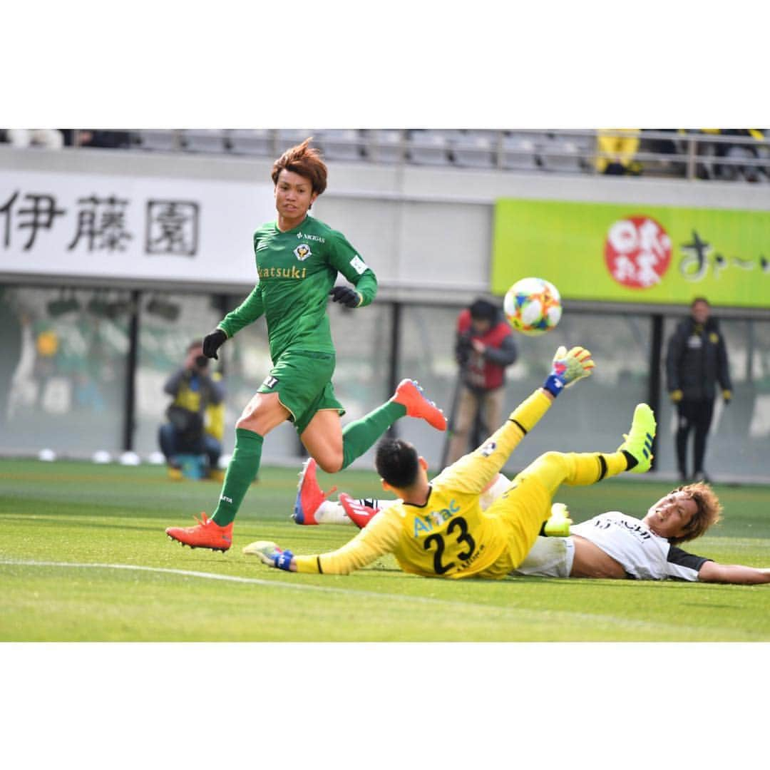 小池純輝さんのインスタグラム写真 - (小池純輝Instagram)「. 復帰後初ゴール⚽️ #jleague #jリーグ #j2 #東京ヴェルディ #tokyoverdy #verdy #verdyfamily #soccer #football⚽ #football #サッカー #フットボール #小池純輝 #19 #⚽️ #柏レイソル #復帰後初ゴール #ゴール #goal」4月1日 21時36分 - junki_koike