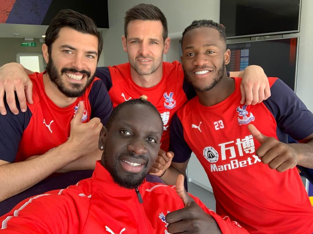 ママドゥ・サコーさんのインスタグラム写真 - (ママドゥ・サコーInstagram)「Thanks to all of you for your support !!! I’m working very hard to be back soon !!! 💪🏿👊🏿⚽️🔴🔵 #cpfcfamily」4月1日 21時39分 - mamadousakho