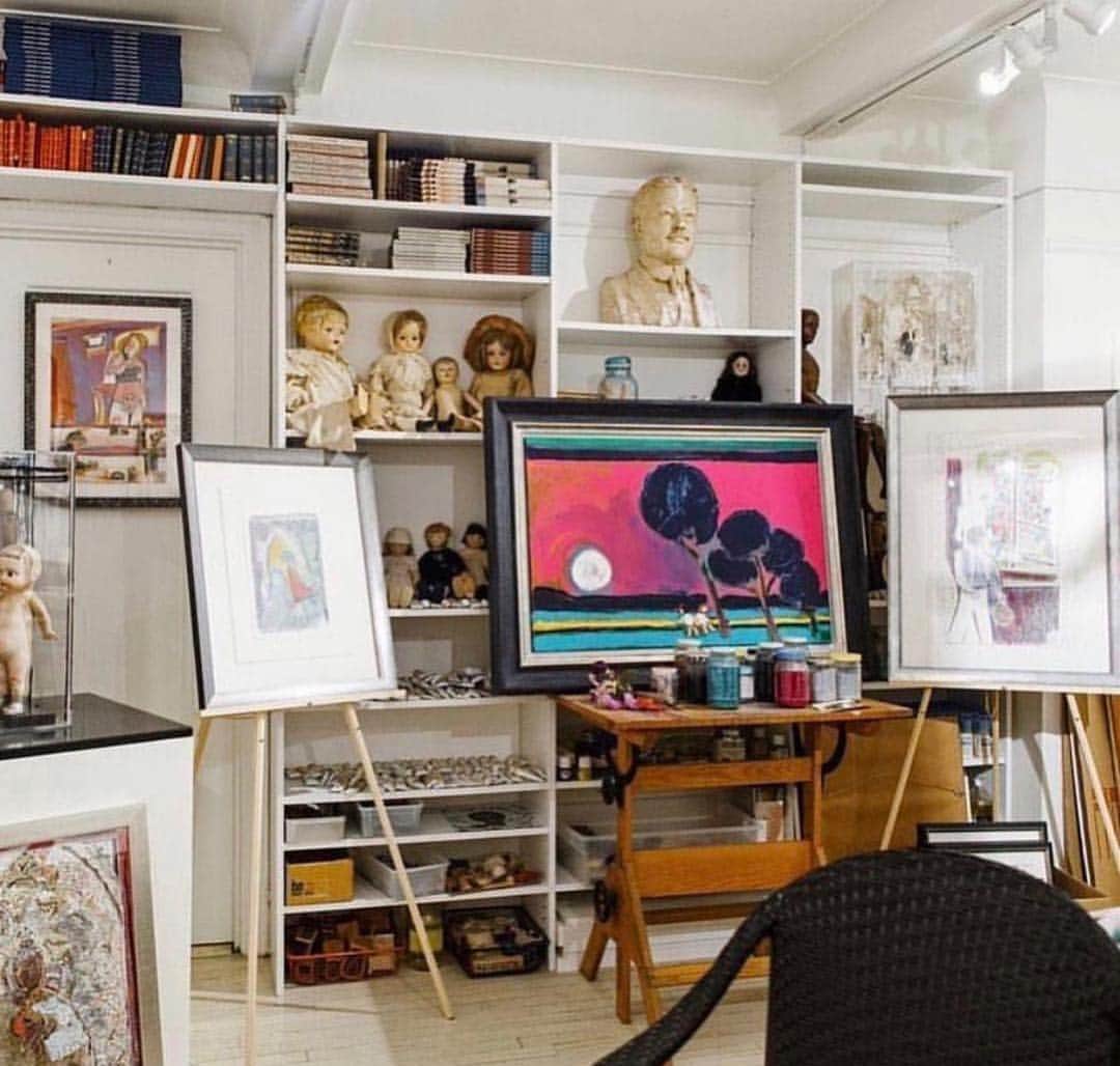 グロリア・ヴァンダービルトのインスタグラム：「My studio in NY. The bust is of my father. The small books on the upper shelf on the left are my engagement books going back decades. Walking into this room, smelling that familiar scent of turpentine and paint, it is home.」