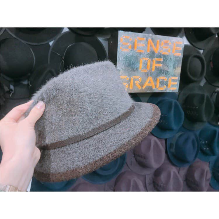 大谷朋子さんのインスタグラム写真 - (大谷朋子Instagram)「♡ * Sense Of Grace(@senseofgracetokyo) 2019年AW展示会へ⍢⃝ཻ * レディース、メンズ、キッズと ファミリーで気軽にオシャレを楽しめる帽子ブランド♡♡ * AWも可愛い帽子がいっぱい！ 特に、ふわふわしたフェドラハットがしっくりきました♪ * 種類も豊富で色んな自分が発見できて楽しい☻໌ * * #senseofgrace #SOG2019SS  #exhibition #展示会 #chao_app」4月1日 21時46分 - tomoko_ohtani