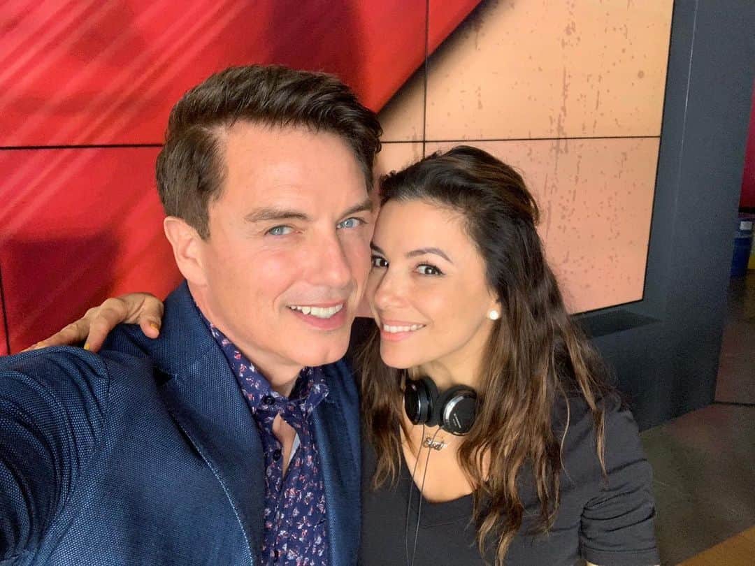 ジョン・バロウマンさんのインスタグラム写真 - (ジョン・バロウマンInstagram)「Wrapped last night on the Pilot for @thecw . @evalongoria you are just amazing. So great to work with you again and such a talented super fun and diverse cast. Amazing crew. Thank you everyone. This is something very special and groundbreaking, fingers crossed #fanfamily you all get to see it. #Glamorous #Glamazon #cwfamily #Fabulous lighting btw. Jb」4月1日 21時49分 - johnscotbarrowman