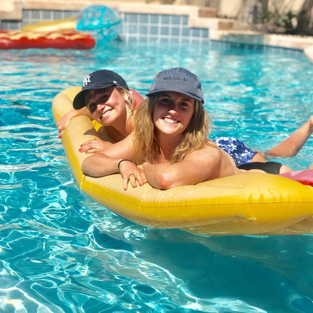 のインスタグラム：「To know her is to love her and I had the best time celebrating her impending ‘champion’ship this weekend! ❤️🦄 A great reset weekend and #actually so many new friends😉 • • #champcamp #safetythird #phoenix #arizona」