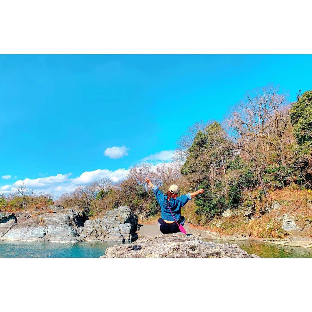 小島みなみさんのインスタグラム写真 - (小島みなみInstagram)「. . どっかの山で 温泉入ったりキャンプしたり しこたま 太陽浴びまくってきたよ🌞 . 気持ちいいぃぃぃぃっ！！ . . . #小島の休日 #温泉 #キャンプ #海からの山に移動」4月1日 21時53分 - kojima_minami_373