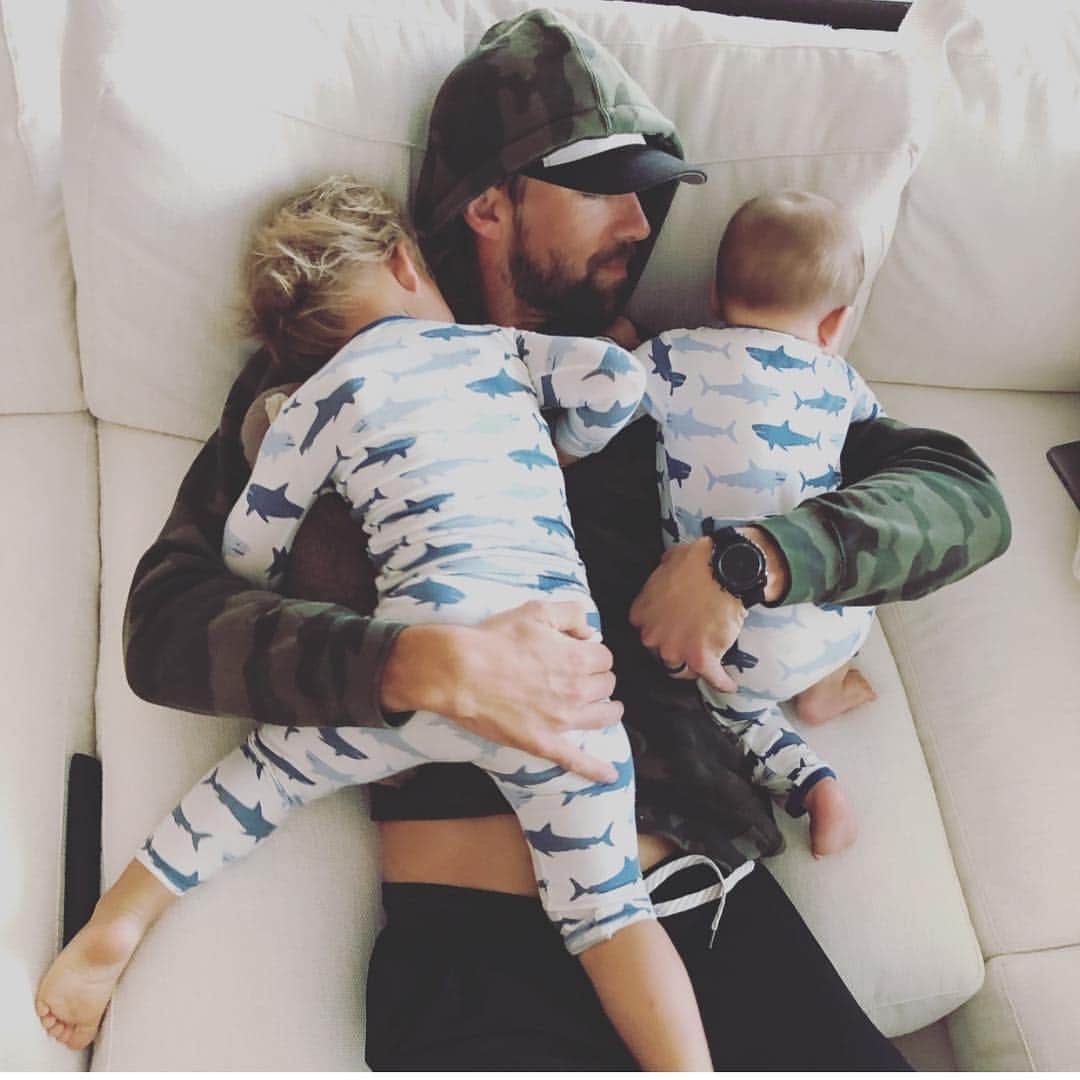 E! Onlineさんのインスタグラム写真 - (E! OnlineInstagram)「Baby #3 is on the way for Olympic G.O.A.T, Michael Phelps & his wife. Swim up to the link in our bio for more on this adorable family of five! 🏊‍♂️ (📷: @m_phelps00 @mrs.nicolephelps)」4月1日 21時57分 - enews