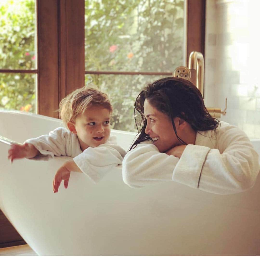 E! Onlineさんのインスタグラム写真 - (E! OnlineInstagram)「Baby #3 is on the way for Olympic G.O.A.T, Michael Phelps & his wife. Swim up to the link in our bio for more on this adorable family of five! 🏊‍♂️ (📷: @m_phelps00 @mrs.nicolephelps)」4月1日 21時57分 - enews