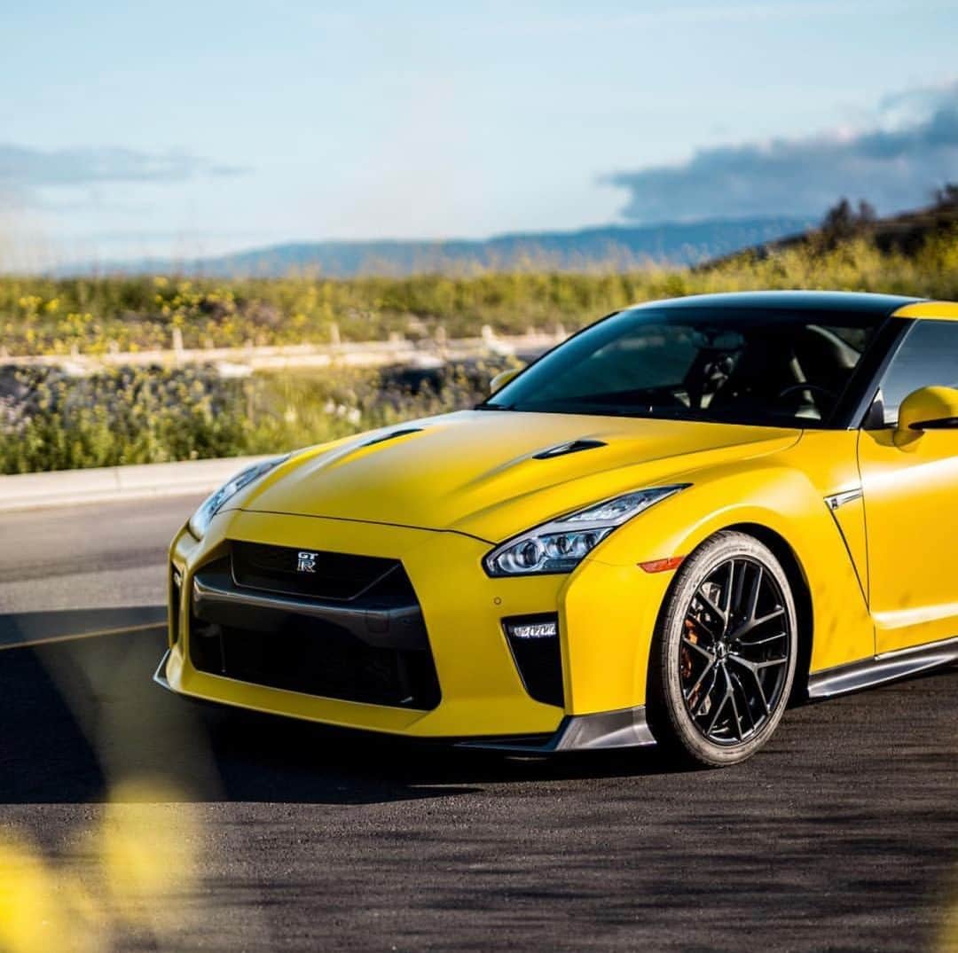 のインスタグラム：「No jokes here. #AprilFools #OMGTR #NissanGTR 📷: @ritchie_punzalan 🚗: @ofagtr」
