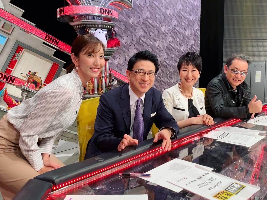 小澤陽子さんのインスタグラム写真 - (小澤陽子Instagram)「at work☻  新元号〝令和〟🌸 . . 発表されて実感が湧き、 自分が生まれた『平成』という時代に 強く愛着があることに気が付きました。 . . . ☞ 平成  令和 ☜ と、〝平和〟の文字がリレーされていて、 素敵な元号ですね😊🕊🍀 . . 〝平成〟が終わってしまうのが寂しく思いつつも、どんな時代が幕開けるのか、わくわくです！  平成ラスト１ヶ月。 どうやって過ごそうかな〜🌼. . . #新年度初日の仕事 は #全力脱力タイムズ から🤓 #四月一日 #年中 #エイプリルフール な#報道番組 #新元号 #令和 #平成 #ARIGATO☻」4月1日 22時10分 - yoko.ozawa729