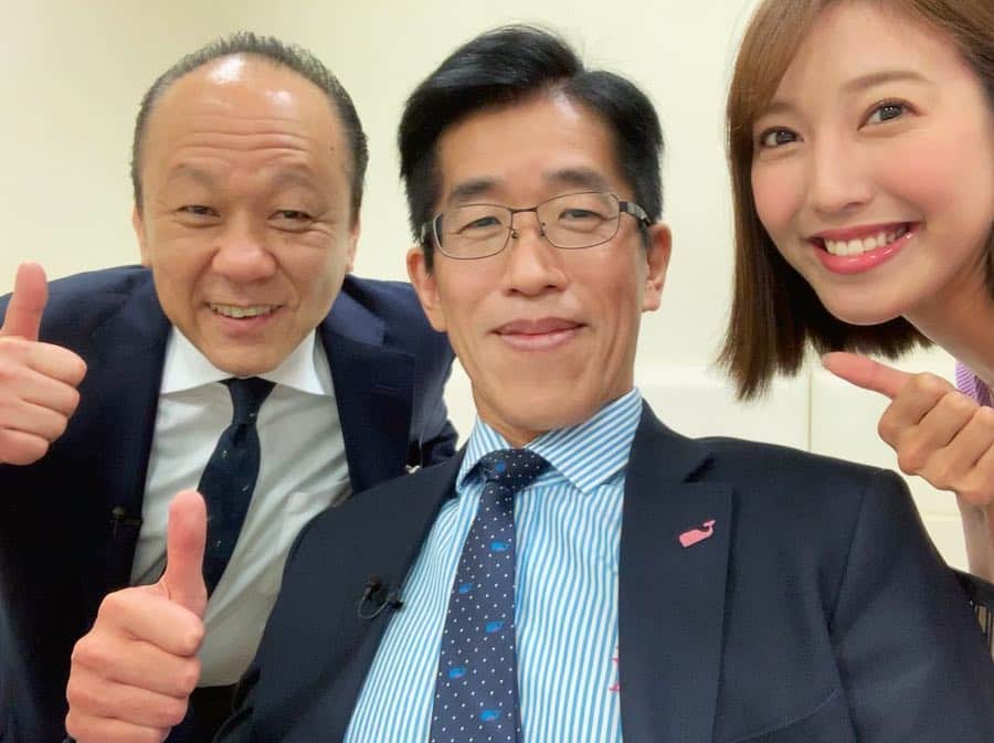 小澤陽子さんのインスタグラム写真 - (小澤陽子Instagram)「at work☻  新元号〝令和〟🌸 . . 発表されて実感が湧き、 自分が生まれた『平成』という時代に 強く愛着があることに気が付きました。 . . . ☞ 平成  令和 ☜ と、〝平和〟の文字がリレーされていて、 素敵な元号ですね😊🕊🍀 . . 〝平成〟が終わってしまうのが寂しく思いつつも、どんな時代が幕開けるのか、わくわくです！  平成ラスト１ヶ月。 どうやって過ごそうかな〜🌼. . . #新年度初日の仕事 は #全力脱力タイムズ から🤓 #四月一日 #年中 #エイプリルフール な#報道番組 #新元号 #令和 #平成 #ARIGATO☻」4月1日 22時10分 - yoko.ozawa729