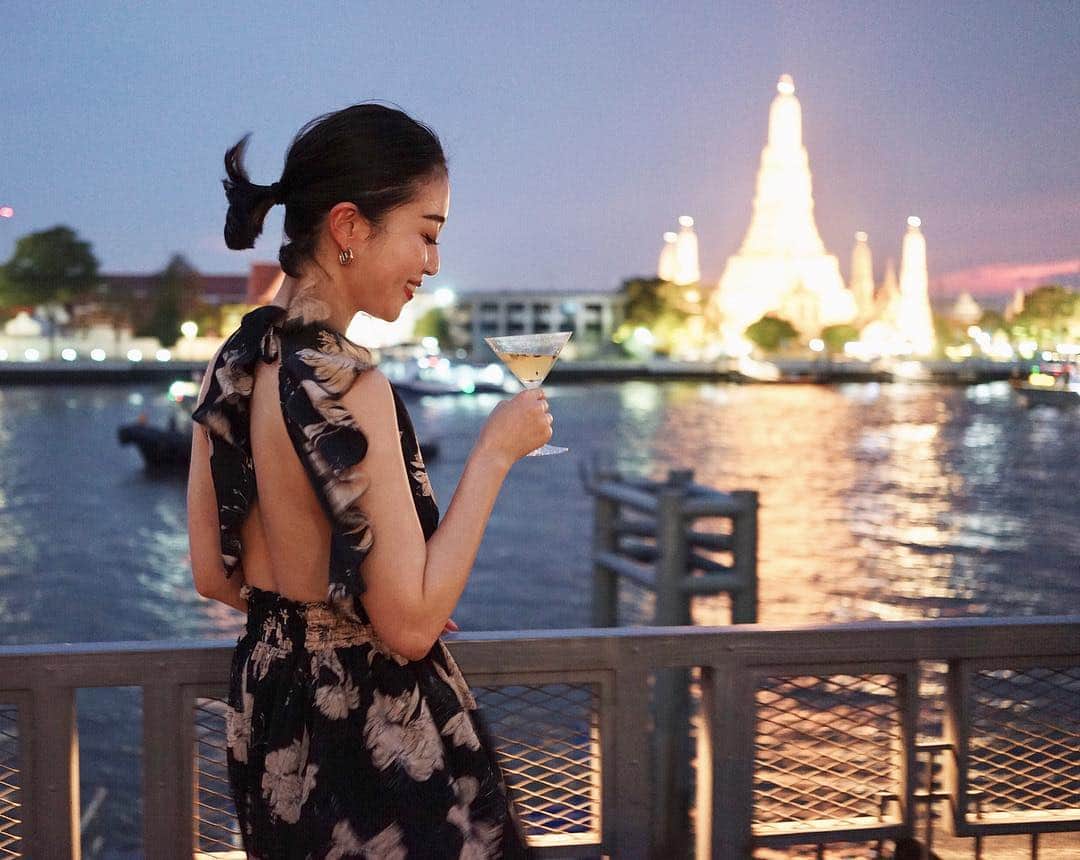梅谷安里さんのインスタグラム写真 - (梅谷安里Instagram)「夕日が落ちて、、、 ワットアルンがライトアップされてた❤️ #大人のデートスポット本に載ってそうな写真撮れた🤣 #bangkok#タイ #あん旅」4月1日 22時02分 - anriworld