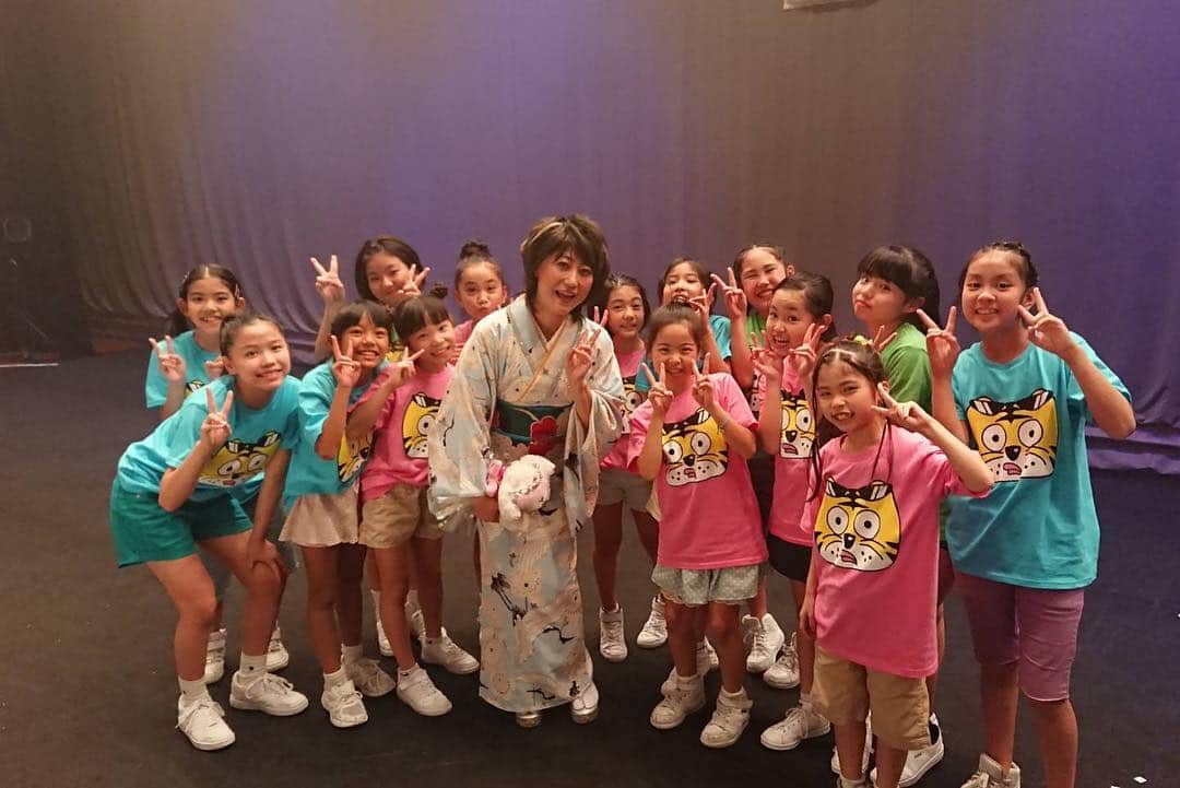 水谷千重子さんのインスタグラム写真 - (水谷千重子Instagram)「昨日は沖縄で初めてのありがとうコンサート開催でした。 もう、最高に盛り上がり帰りたくなっかったですよ😖 見に来てくださった皆様本当にありがとうございました🙇‍♀️🙇‍♀️❤️❤️ 沖縄最高〜 ゲストにKiroroちゃんが来てくれたの🧚‍♀️ 素晴らしいステージみせてくれました😌 ありがとうございました⭐️」4月1日 22時19分 - mizutanichieko