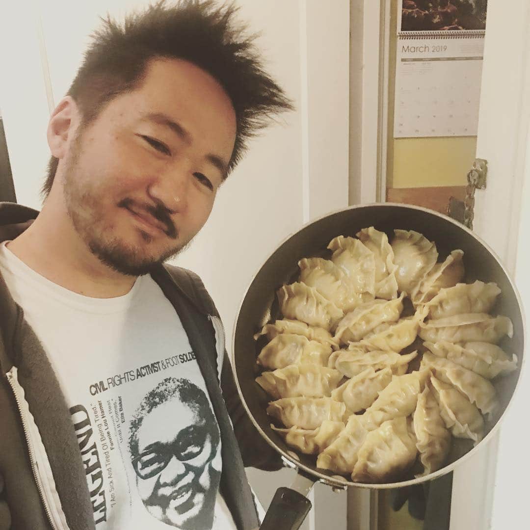 Kishi Bashiさんのインスタグラム写真 - (Kishi BashiInstagram)「Dear friends. Making emotionally driven music has finally taken its toll on me. I’ve decided today to quit music and focus on my other true passion: gyoza... The imminent weed legalization here in the progressive state of Georgia where I live has me poised to offer the market with a dynamic new food product.... “Pot Stickers”. (Also will be manufacturing ganja smelling scratch and sniff stickers for kids!). Wish me luck, and thanks for all your support these years. 🥟」4月1日 22時12分 - kishi_bashi