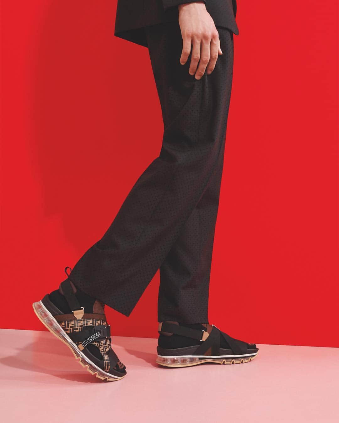 Fendiさんのインスタグラム写真 - (FendiInstagram)「Step into the spotlight in the #FendiSS19 sandals – the everyday classic, cooler than ever.  Creative Director: @silviaventurinifendi Stylist: @ganio Feat. @joepvandesande」4月1日 22時16分 - fendi