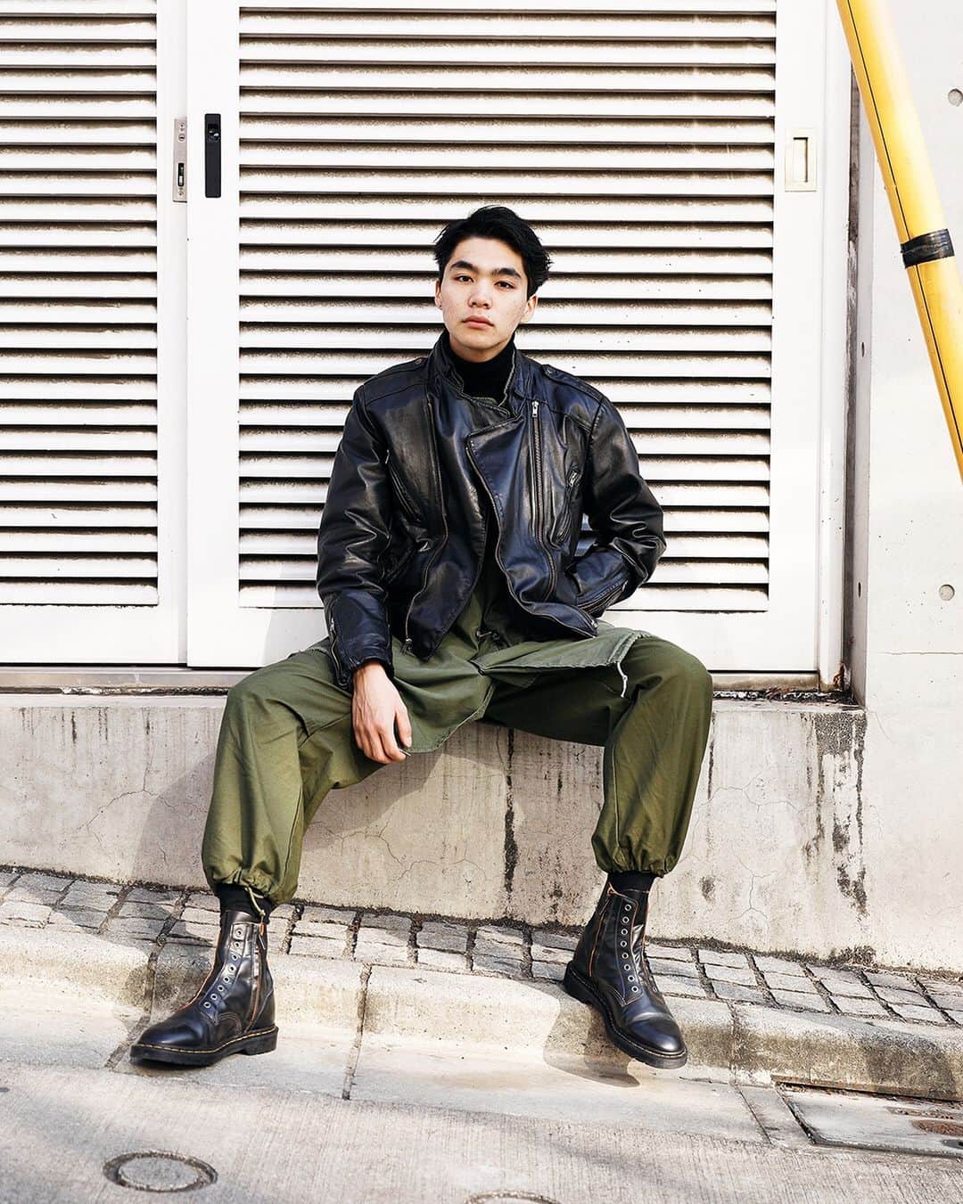 のインスタグラム：「TOKYO STREET STYLE Name: @ryoyory  Shoes: @drmartens_japan  #drmartensstyle#drmartens#pr #streetstyle#droptokyo#tokyo#japan#streetscene#streetfashion#streetwear#streetculture#fashion#shibuya#drmartensstyle#street Photography: @dai.yamashiro」