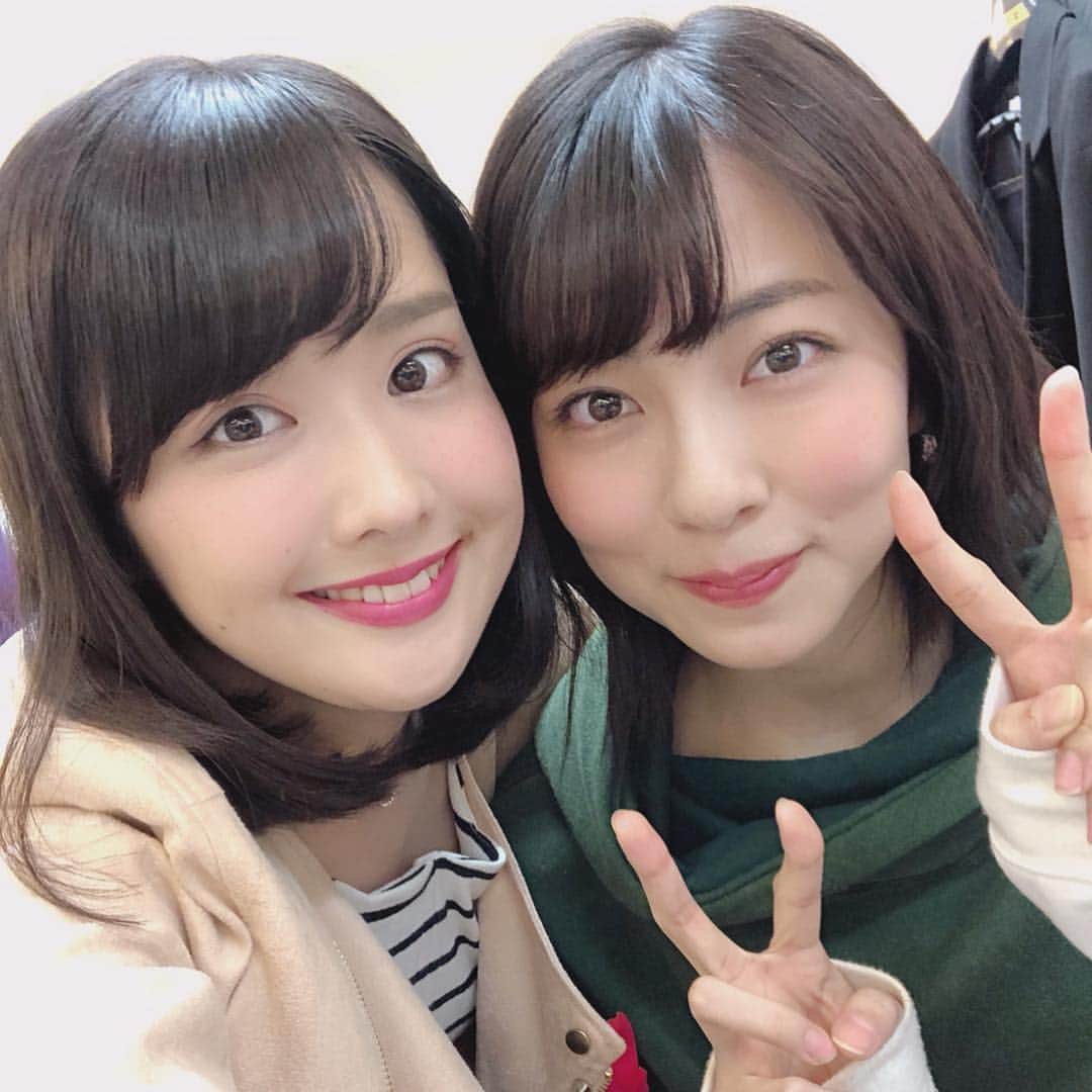 髙橋明日香のインスタグラム：「ひびのばらの想い出写真①  主演の小島梨里杏。おりり。 とてつもなく美人で、かわいくて、透明感があって、素直で良い子。 お芝居も声も人柄も大好きでした。 おりりが主演でよかったってみんなが自然に思う素敵な女優さんです。 寿の長台詞も溢れ出る涙も全部綺麗だったなぁ。 ファンの方からいただいた写真集は家宝にします！  #ひびのばら #キ上の空論 #小島梨里杏 #また共演したい #素敵な女優さん」