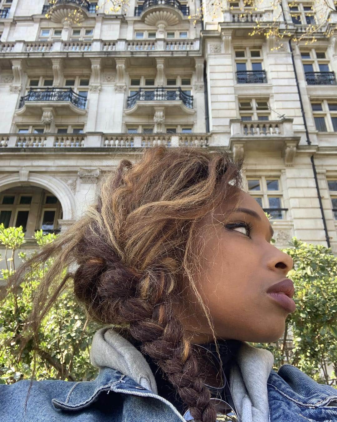 ジェニファー・ハドソンのインスタグラム：「I’ve learn u have to take and make your own moments for yourself before others try to define it for u ! Don’t let people live your life for u, they won’t live it right !」