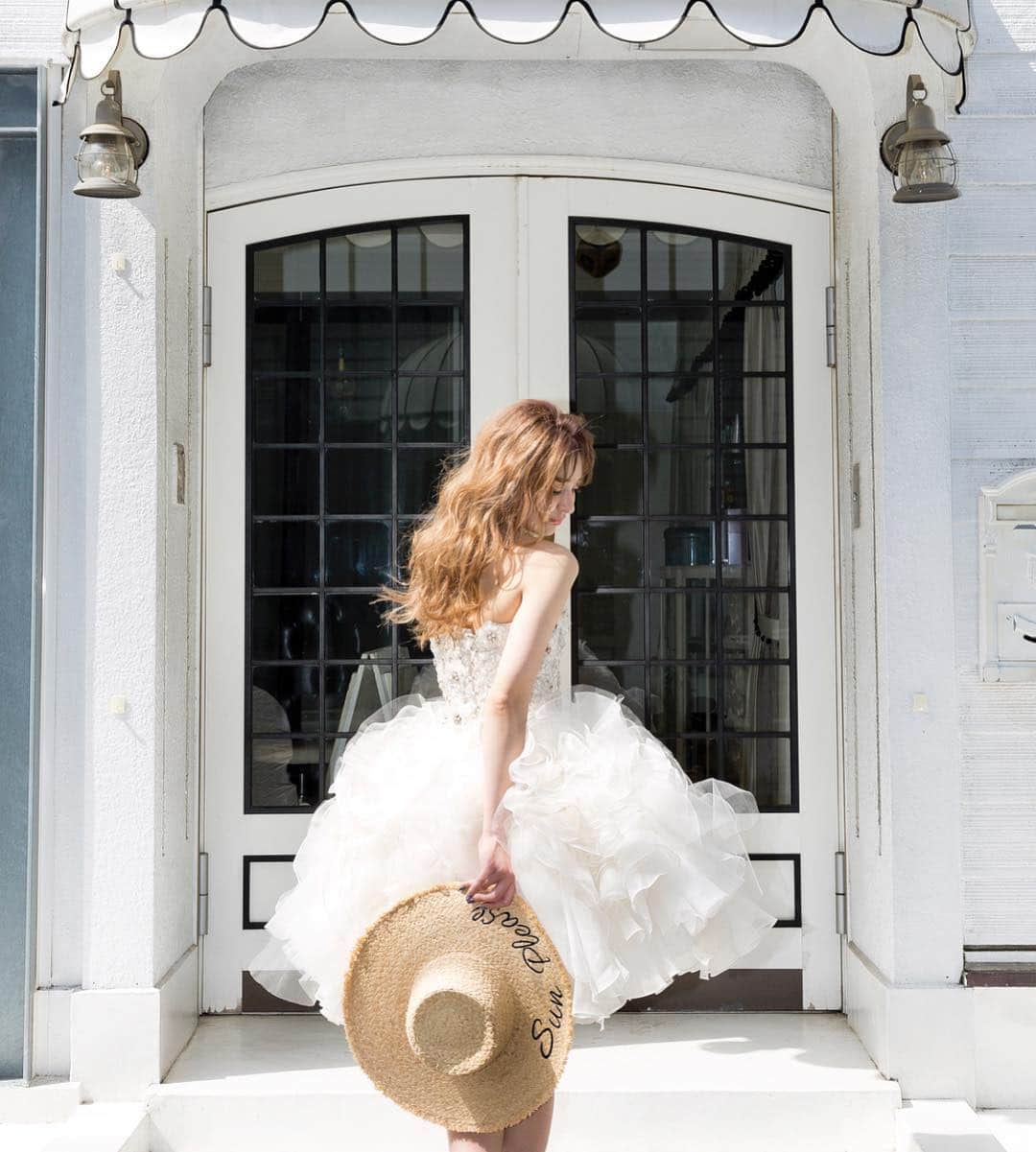 プレ花嫁の結婚式準備アプリ♡ -ウェディングニュースさんのインスタグラム写真 - (プレ花嫁の結婚式準備アプリ♡ -ウェディングニュースInstagram)「ナチュラル可愛い♡ドレスコーデ5選👗photo10枚💕 * * * こちらのお写真は #フォトスタジオ  @aim_bridal さんからリグラムさせていただきました🌟ありがとうございました😊✨ * * * aim_bridalさんのナチュラル可愛い🌿💕おしゃれな #ドレス コーデのご紹介です😍 * カバーはピスタチオグリーンの #カラードレス にゆるふわ #ポニーテール 👗💕 * ドレスのナチュラルな雰囲気に合わせたバサッとした #ブーケ と小花の #ヘッドドレス がとっても可愛いですよね☺️💕 * 春にぴったりな色味も魅力的なポイントです💓 * ほかのコーデもどれもとっても素敵なのでぜひスワイプ👉🏻してチェックしてみてくださいね💕 * * * ＼📷投稿お待ちしています／ * 花嫁はもちろん、業者さんも大歓迎✨ アナタのお写真をご紹介してもOKという方は、ぜひ #ウェディングニュース にお写真を投稿してください💕 * * ⬇︎関連アカウント⬇︎ * 💒式場検索 【 @weddingnews_concierge 】 👰マイレポ花嫁 【 @weddingnews_brides 】 * * その他、編集部からの連絡専用 @weddingnews_contact や、スタッフ個人の連絡用として @WN_xxxx（xxxは個人名）があります💕 * ………………………………………… ❤️WeddingNewsとは？ * * 花嫁のリアルな”声”から生まれた 花嫁支持率No1✨スマホアプリです📱💕 * * 🌸知りたい… #結婚式準備 に役立つ記事を毎日150件配信中♩ * 🌸見たい… インスタの #ウェディング 系投稿TOP100が毎日チェックできる＊IG画像の複数ワード検索も可♩ * 🌸叶えたい… #結婚式 関連の予約サイトが大集合♩ * 🌸伝えたい… 自分の結婚式レポ『マイレポ』が簡単に作れる♩先輩花嫁のレポが読める♩ * * @weddingnews_editor のURLからDLしてね✨ * * * #プレ花嫁 #結婚  #花嫁  #ウエディング #披露宴 #お色直し #ナチュラル  #ウェディングドレス #ナチュラルウェディング #ドレス迷子 #ドレス選び #ドレス試着 #2019秋婚  #婚約 #入籍 #2020春婚 #2019冬婚」4月1日 22時23分 - weddingnews_editor