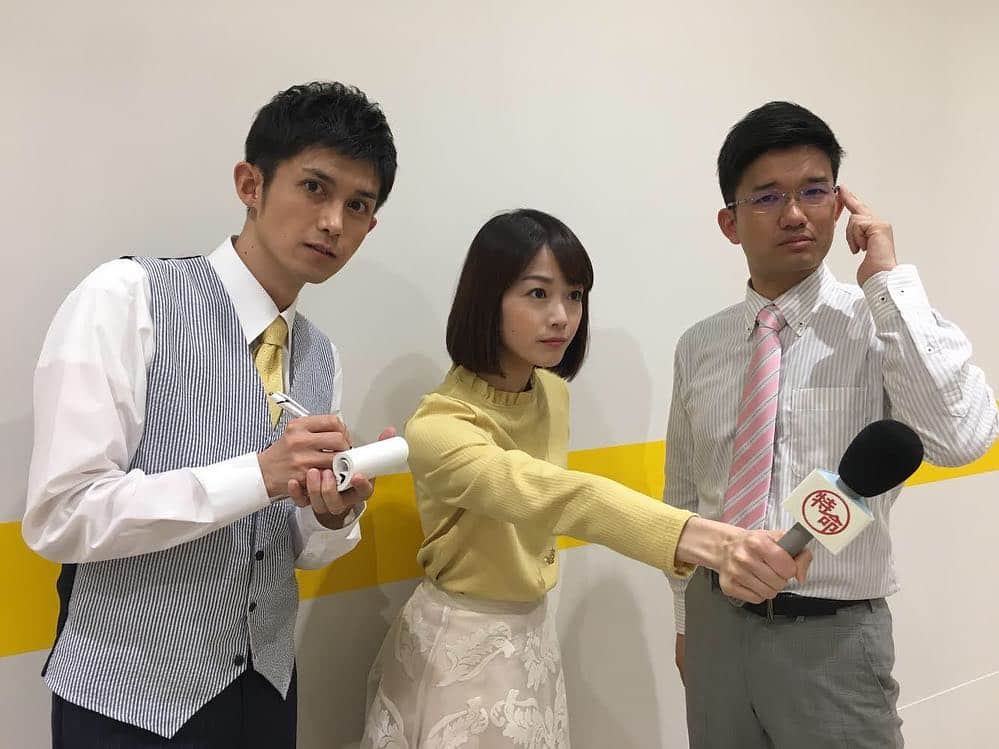 高橋春花のインスタグラム：「初日、なんとか無事に終わりました^ - ^ ご覧いただいた皆様ありがとうございました。 ホッとしたところでみんなで1枚。  4月から始まる新コーナー。 毎週火曜日は「イチオシ!!特命係」　 皆さんの身の回りの気になる疑問、 困った問題など、情報お寄せください。 特命係が全力で解決します！ tokumei＠htb.co.jp　もしくは、 Twitter、Facebook、instagramに #特命係 とつけて投稿よろしくお願いします！  1回目はオクラホマ河野さんが気象台に取材。 天気予報の謎に迫ります！ #イチオシ‼︎ #新コーナー #特命係 #高橋春花#HTB」