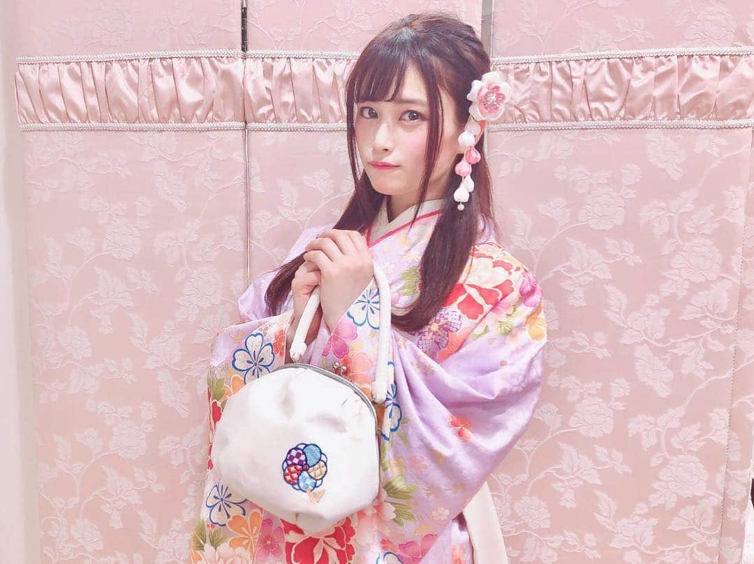 田北香世子さんのインスタグラム写真 - (田北香世子Instagram)「大学卒業しました🌸👩🏻‍🎓風。笑 ツイッターの投稿はエイプリルフールの嘘でした＼(^o^)／ 信じてお祝いしてくれた方すみませんm(._.)m たまたま可愛い袴を着れたので✨ 格好だけでも卒業式気分を味わえて嬉しかったです😊 せっかく沢山写真撮ったからインスタにも投稿🌸」4月1日 22時24分 - kayoko_takita