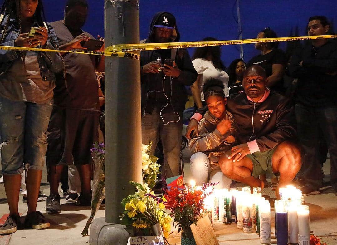 NBC Newsさんのインスタグラム写真 - (NBC NewsInstagram)「Haitian-French actor Jimmy Jean-Louis and his daughter Jasmin, 16, gather around candles set up across from the store of rapper Nipsey Hussle in Los Angeles on Sunday. . #Hussle, the skilled and respected West Coast rapper who had a decade-long success with mixtapes but hit new heights with his Grammy-nominated major-label debut album in 2018, has died. He was 33. . 📷 @damian_dovarganes / @APnews」4月1日 22時25分 - nbcnews