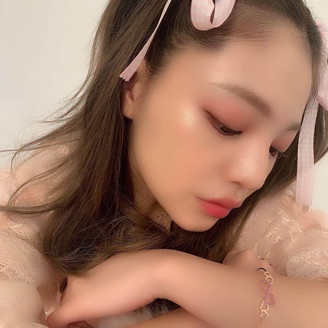 高橋有紀のインスタグラム：「横顔まで美しいぽぽちゃん...💘 か、わ、い、す、ぎ、、、ෆ #larme 次号撮影おたのしみに #osakana_yuki」