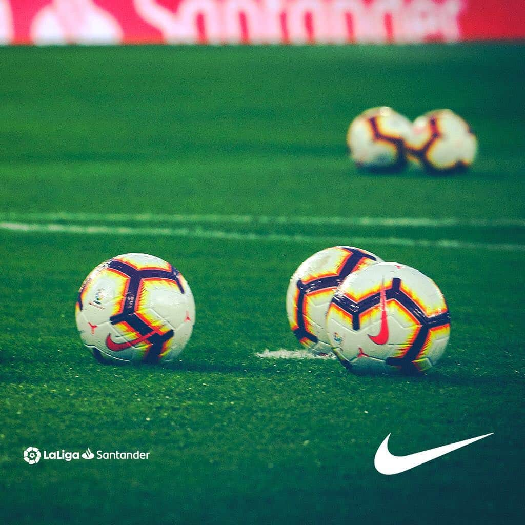 LFPさんのインスタグラム写真 - (LFPInstagram)「Football is ______________. 😍 • #LaLiga #LaLigaSantander #Football #Ball」4月1日 22時43分 - laliga