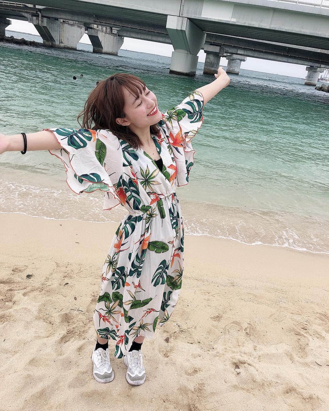 三浦菜々子さんのインスタグラム写真 - (三浦菜々子Instagram)「海で控えめにはしゃぐみうらななこ  #波の上ビーチ #はしもっちゃんかめら #最後に動画あるよ #沖縄の思い出」4月1日 22時48分 - miura_nanako