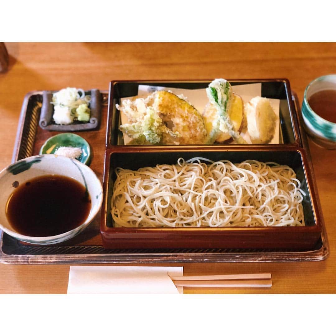 的場絢香さんのインスタグラム写真 - (的場絢香Instagram)「#20190401﻿ ﻿ 新年度がスタート✨﻿ 金沢で桜が開花🌸﻿ 新元号"令和"発表🕊﻿ ﻿ そんな今日は母と﻿ 草案でお蕎麦食べて、 白山さんへ朔日参り⛩🍃﻿ 空気が冷たくて寒かったけど、﻿ 清々しい気持ちになれた〜。﻿﻿ ﻿ 心新たにがんばろっ！﻿ ﻿ *﻿ ﻿ jacket :﻿ #無印良品  tops : #lecielbleu  skirt :﻿ #elendeek  shoes :﻿ #zara  bag :﻿ #furla  watch :﻿ #oliviaburton  @vaultkanazawa1997 ﻿ このOlivia Burtonの時計、﻿ 蝶が飛んでるの！かわいい〜🦋.・﻿ ﻿ ___________________________ #4月スタート #マトバ服 #私服 #コーデ  #白山比咩神社 #朔日参り #平成残り1ヶ月 #令和まであと1ヶ月」4月1日 22時57分 - ayaka_matoba