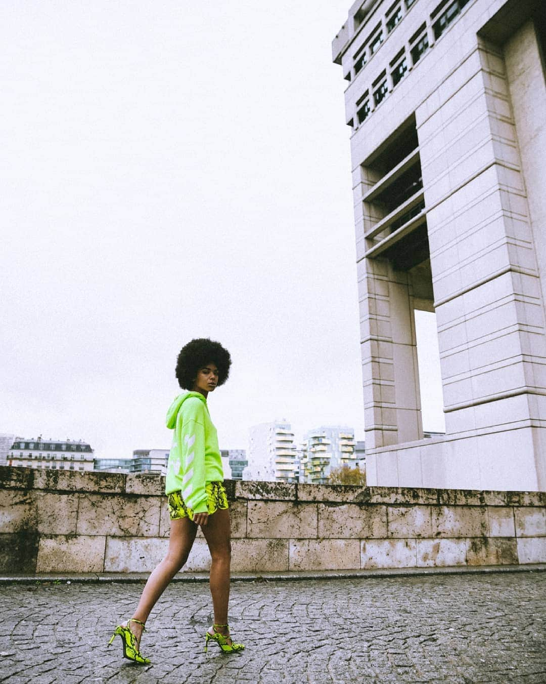 OFF-WHITE C/O VIRGIL ABLOHさんのインスタグラム写真 - (OFF-WHITE C/O VIRGIL ABLOHInstagram)「ss19 women’s Off-White™ c/o @off___white___active phyton heels and shorts available at @off___white__paris photography c/o @chilldays」4月1日 23時01分 - off____white