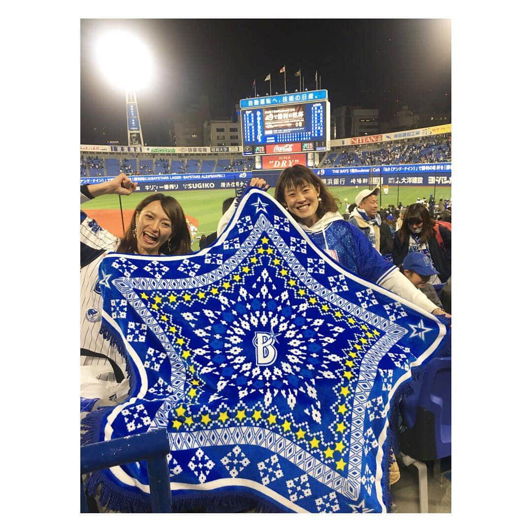 杜野まこさんのインスタグラム写真 - (杜野まこInstagram)「#プロ野球開幕 #baystars #横浜denaベイスターズ #開幕勝ち越し #2019シーズン #横浜優勝 #ハマスタ #ベイファン  #ダーリンハニー吉川 さん #渡辺慎一郎 さん #三谷翔子 さん 楽しかった〜‼️😆🙌✨」4月1日 23時06分 - makomorino