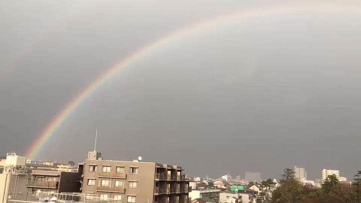 桂のインスタグラム：「二重の虹  #rainbow #doublerainbow #aftertherain #clouds #cityscape #landscape #虹 #二重の虹 #7色 #雨上がり #雲 #街並み #景」